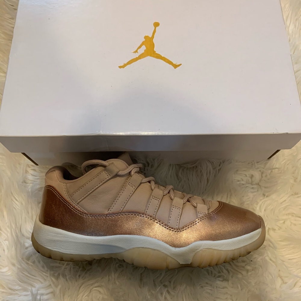 Jordan 11 Retro Low Rose-gold